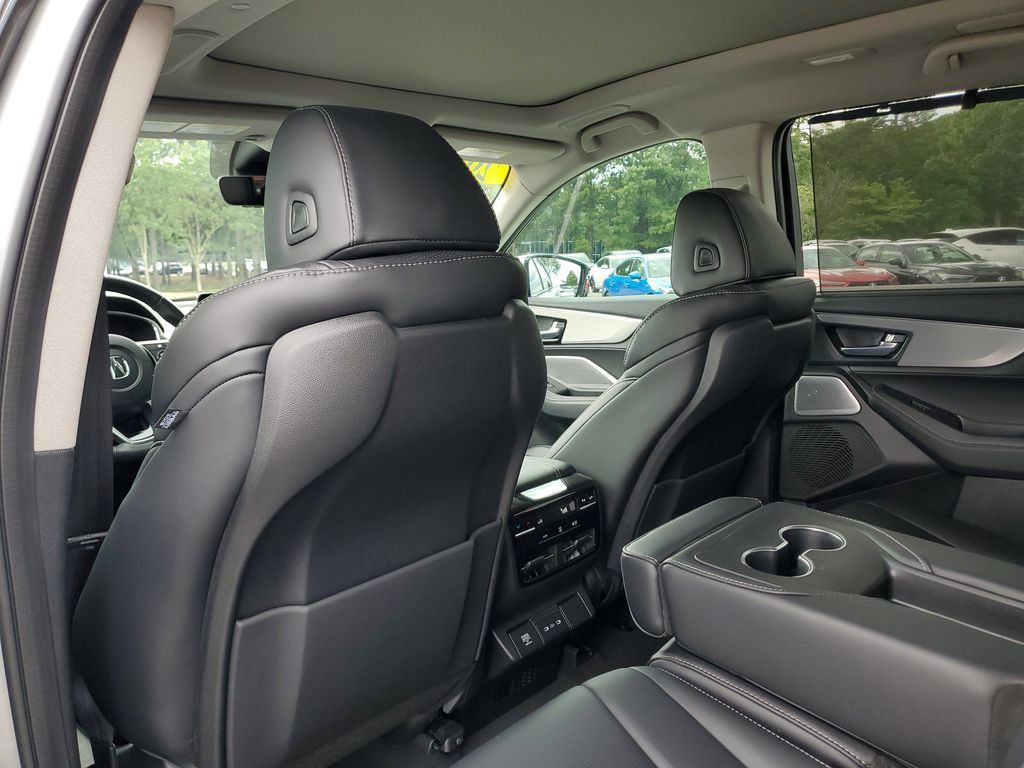 Certified 2026 Acura MDX w/ Technology Package FWD image 12