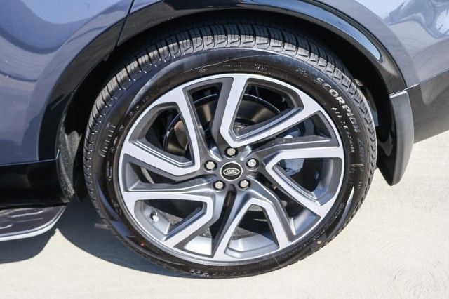 Certified 2025 Land Rover Discovery Dynamic SE AWD/4WD image 8