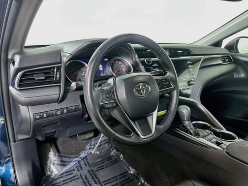 Used 2019 Toyota Camry XSE FWD image 9