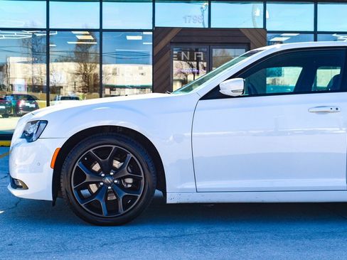 Used 2023 Chrysler 300 S image 30