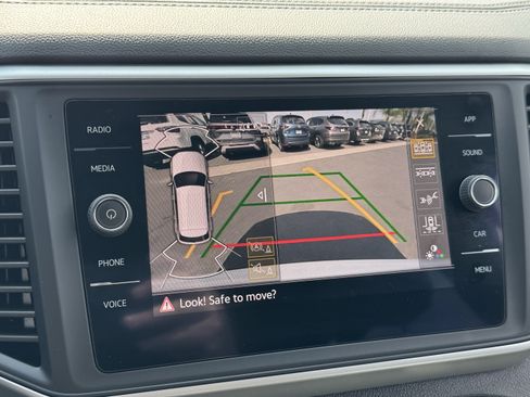 Used 2021 Volkswagen Atlas Cross Sport SE w/ Panoramic Sunroof Package FWD image 24