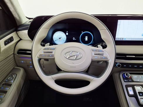 Certified 2025 Hyundai Palisade Calligraphy FWD image 16