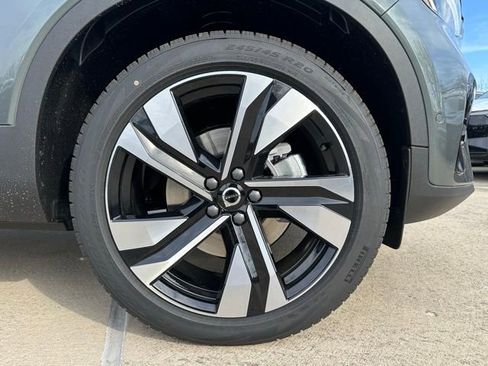 New 2026 Volvo XC40 B5 Plus w/ Climate Package image 9