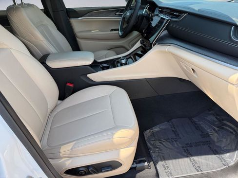 Used 2024 Jeep Grand Cherokee L Limited w/ Trailer Tow Package image 19