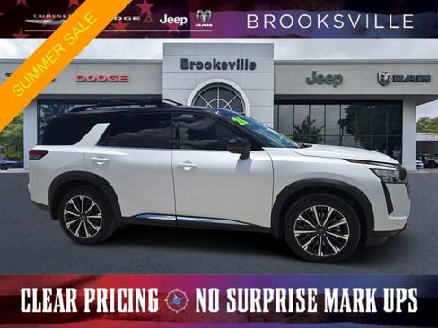 Used 2026 Nissan Pathfinder Platinum FWD image 1