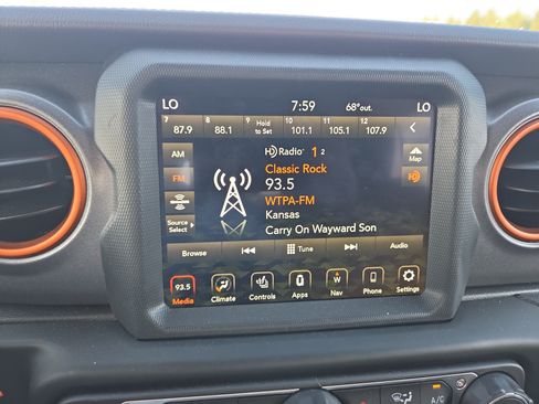 Used 2023 Jeep Gladiator Mojave w/ LED Lighting Group AWD/4WD image 6