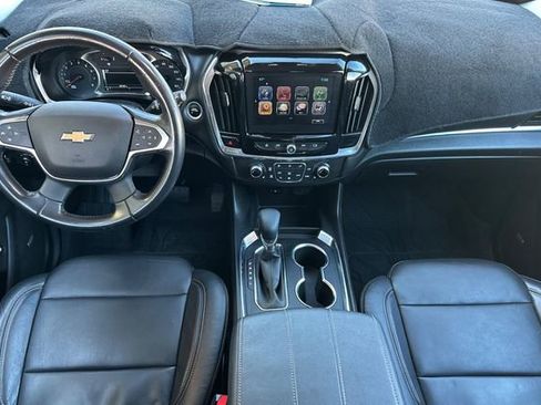 Used 2018 Chevrolet Traverse LT image 16
