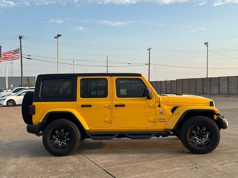 Used 2019 Jeep Wrangler Unlimited Sahara AWD/4WD image 24