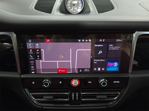 Certified 2025 Porsche Macan Turbo image 18