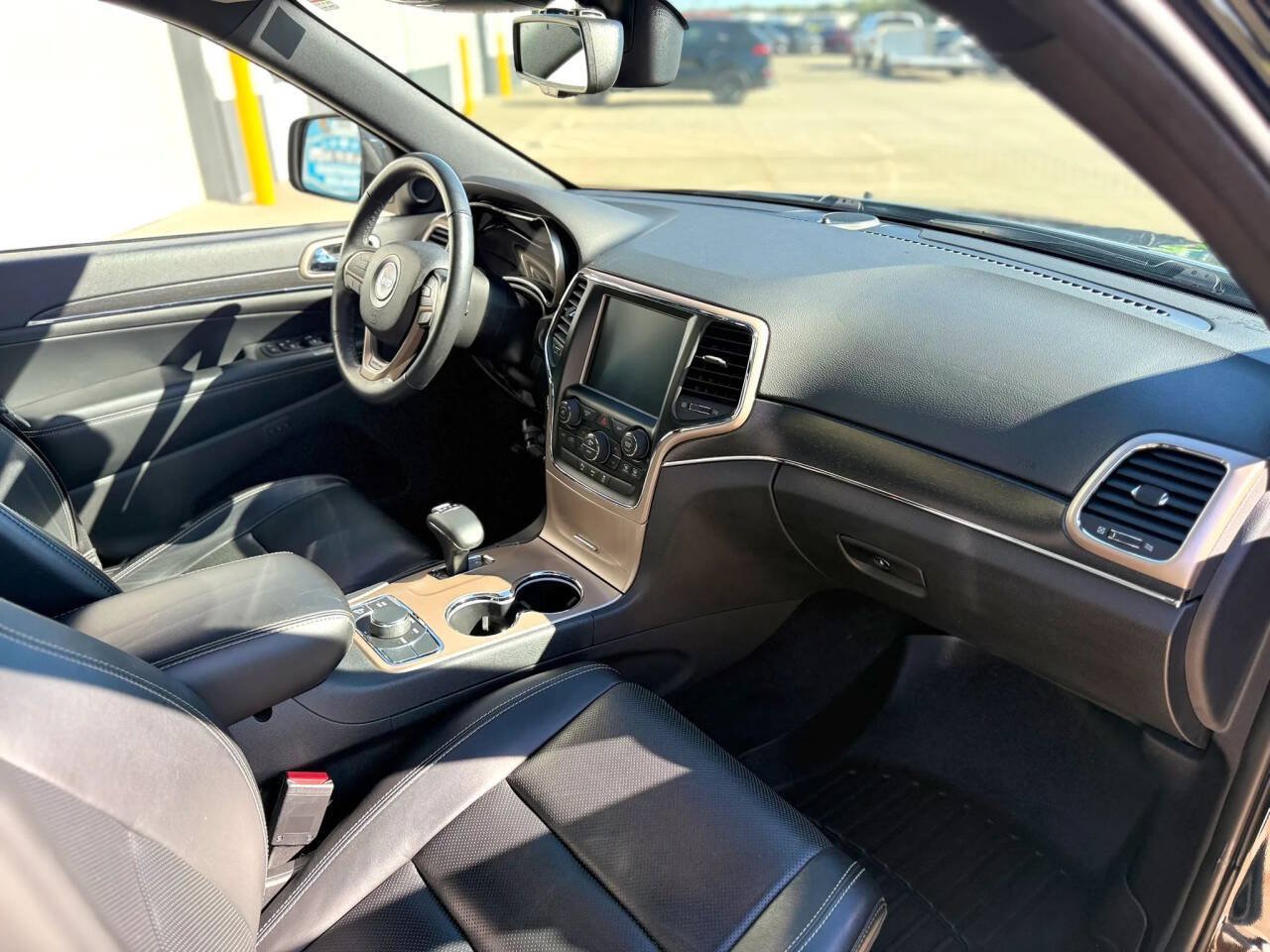 Used 2015 Jeep Grand Cherokee Limited w/ Luxury Group II AWD/4WD image 23