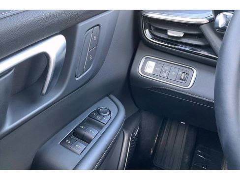 Used 2025 Buick Enclave Preferred image 15