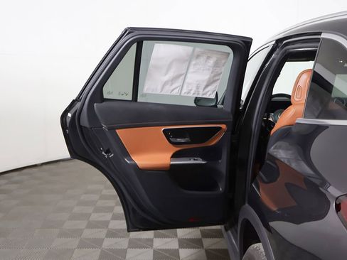 Used 2025 Mercedes-Benz GLC 300 4MATIC image 22