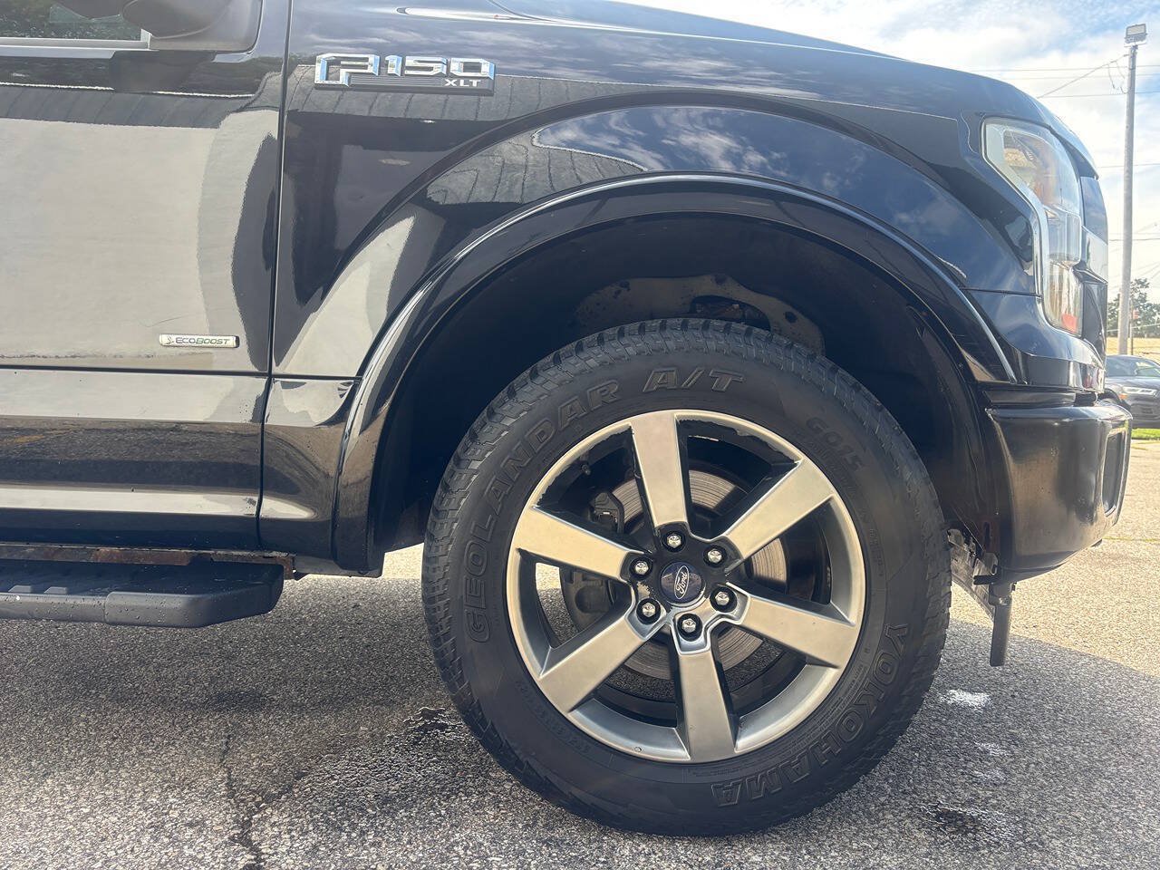 Used 2017 Ford F150 XLT w/ Equipment Group 302A Luxury AWD/4WD image 6