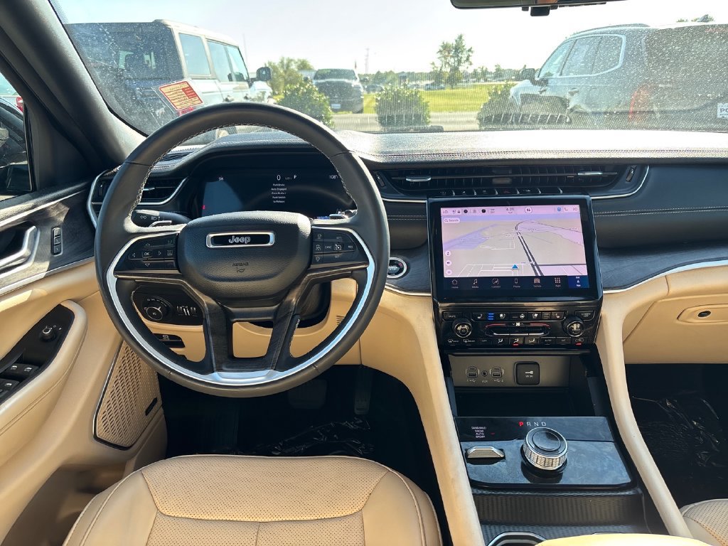 Used 2024 Jeep Grand Cherokee L Limited w/ Luxury Tech Group II AWD/4WD image 19