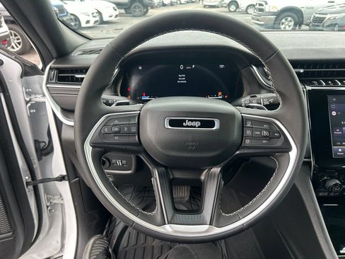 Used 2025 Jeep Grand Cherokee L Laredo RWD image 21