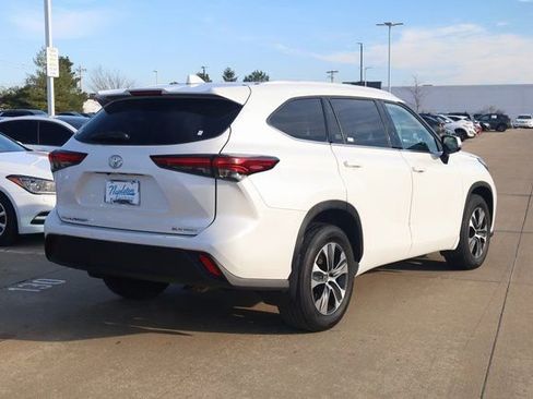 Used 2022 Toyota Highlander XLE image 5