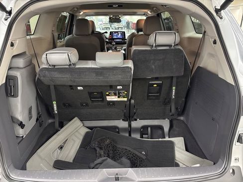 Certified 2022 Toyota Sienna XLE image 13