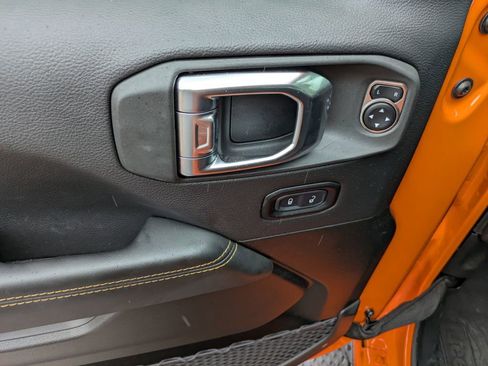 Used 2025 Jeep Gladiator Sport image 10