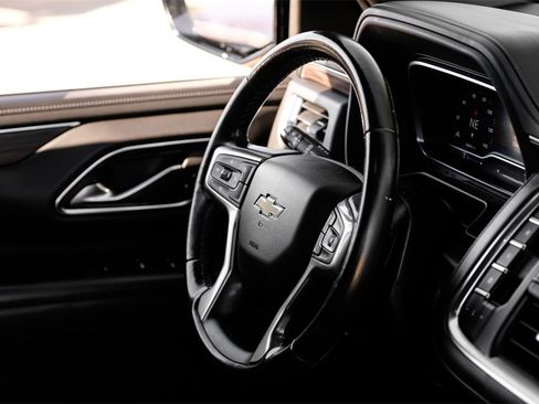Used 2022 Chevrolet Suburban LT image 11