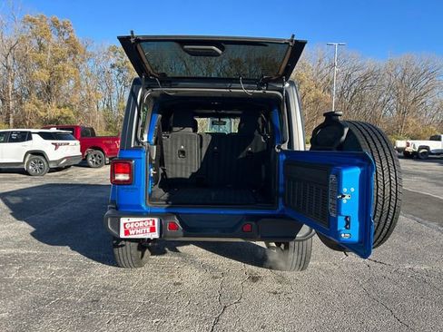 Used 2023 Jeep Wrangler Sahara image 17