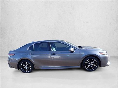 Used 2020 Toyota Camry SE FWD image 5