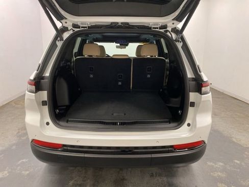 Used 2025 Jeep Grand Cherokee Limited w/ Luxury Tech Group II image 35