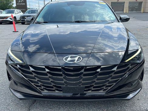Certified 2022 Hyundai Elantra Limited FWD image 8
