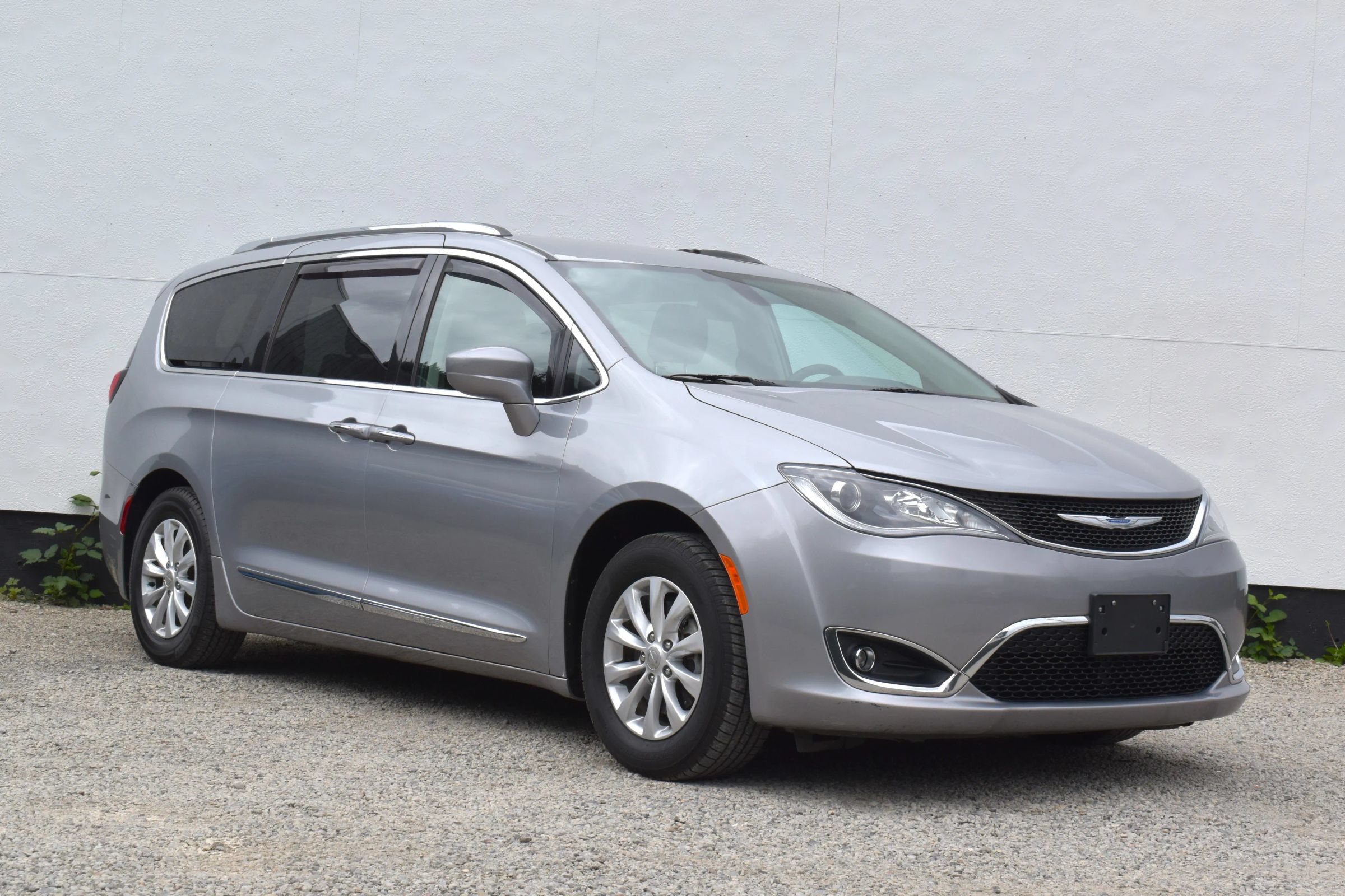 Used 2018 Chrysler Pacifica Touring-L FWD image 34