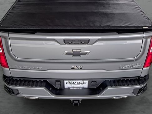 Used 2025 Chevrolet Silverado 1500 High Country w/ High Country Premium Package AWD/4WD image 12
