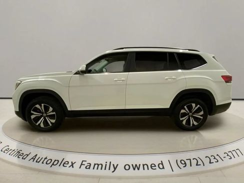 Used 2024 Volkswagen Atlas SE FWD image 2