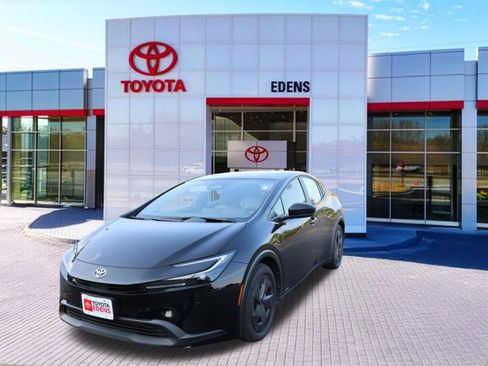 Used 2024 Toyota Prius LE AWD/4WD image 8