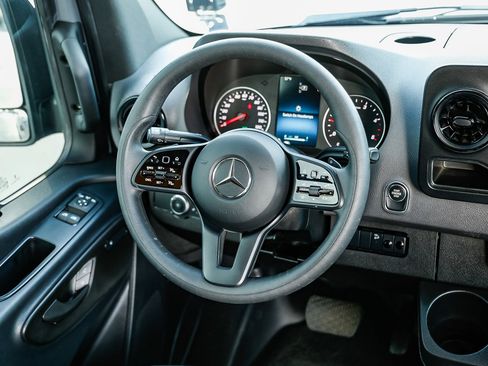 Used 2024 Mercedes-Benz Sprinter 2500 image 16