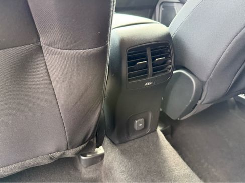 Used 2020 Ford Escape SE image 18