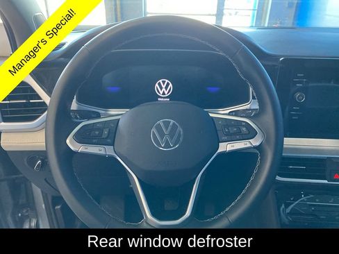 Used 2025 Volkswagen Taos SE AWD/4WD image 6
