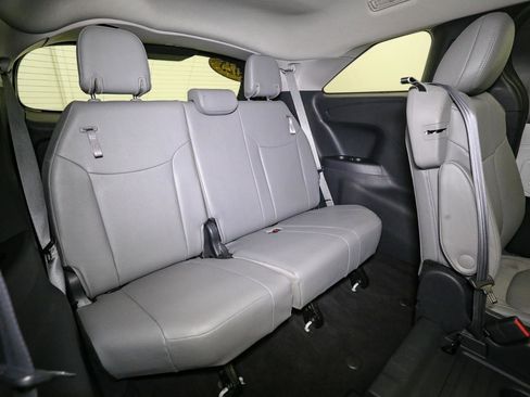 Used 2025 Toyota Sienna XLE image 24