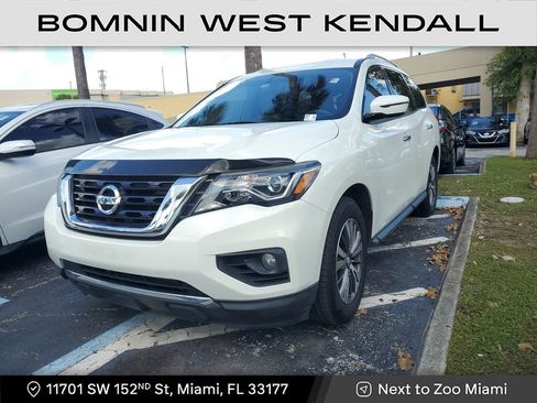 Used 2020 Nissan Pathfinder SV image 1