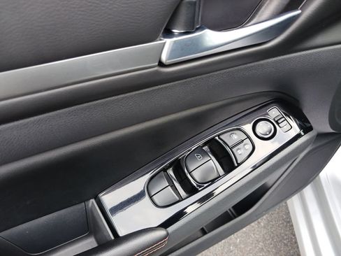 Used 2024 Nissan Altima 2.5 SR FWD image 13