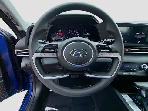 Used 2023 Hyundai Elantra SEL w/ Cargo Package image 8