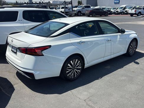 Used 2025 Nissan Altima 2.5 SV FWD image 19