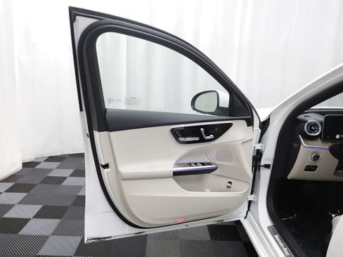 Used 2023 Mercedes-Benz C 300 4MATIC Sedan image 4