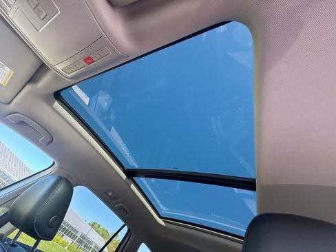 Used 2018 Volkswagen Atlas SEL w/ R-Line Package AWD/4WD image 48