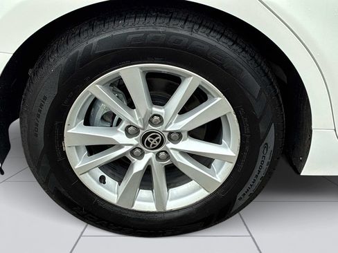 Used 2025 Toyota Camry LE FWD image 10