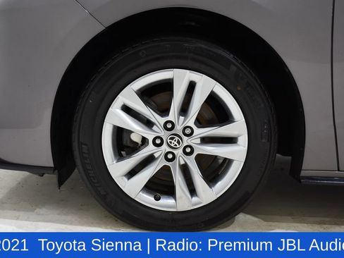 Used 2021 Toyota Sienna Limited image 6