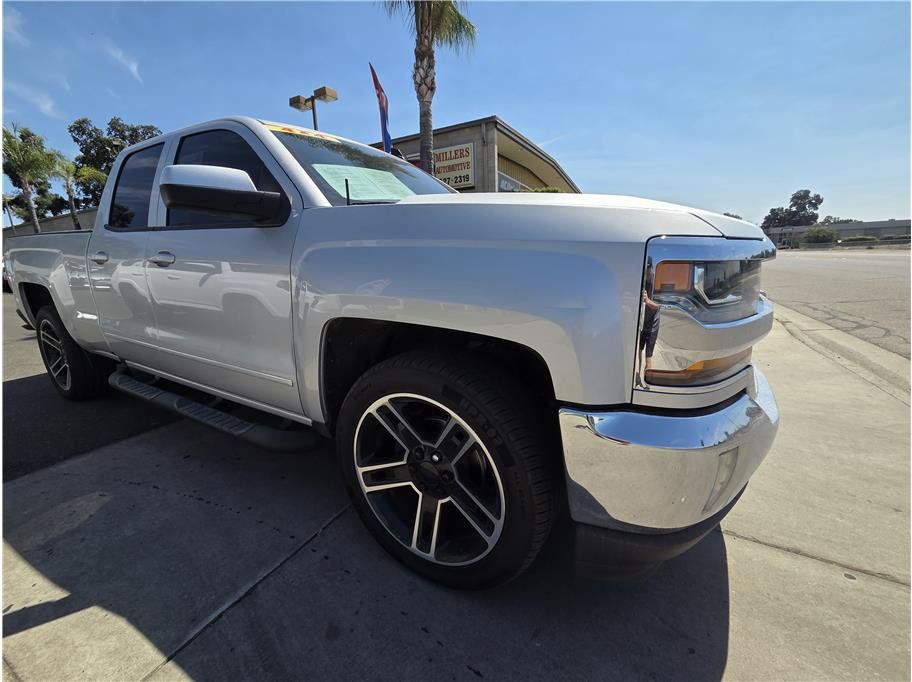 Used 2019 Chevrolet Silverado 1500 LT w/ LPO, Black Pack AWD/4WD image 5
