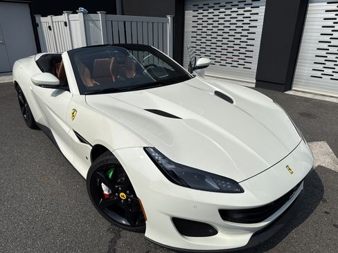 Used 2019 Ferrari Portofino RWD image 39