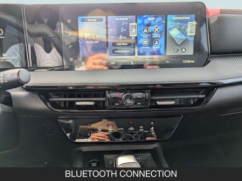 New 2026 Nissan Kicks SR image 17