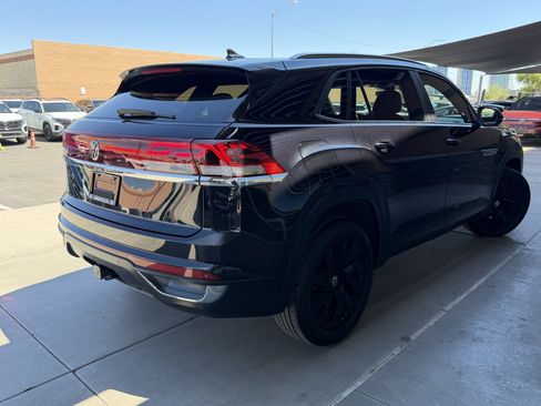 Used 2024 Volkswagen Atlas Cross Sport SE FWD image 4