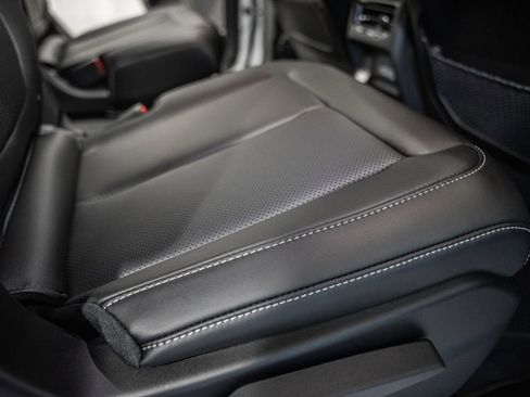 New 2025 Jeep Grand Cherokee L Limited w/ Luxury Tech Group II image 32