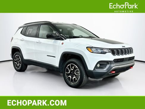Used 2025 Jeep Compass Trailhawk AWD/4WD image 1