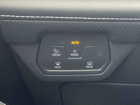 New 2026 Volkswagen Atlas Cross Sport SE image 22